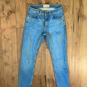Everlane - slim light wash blue jeans - size 26 / S